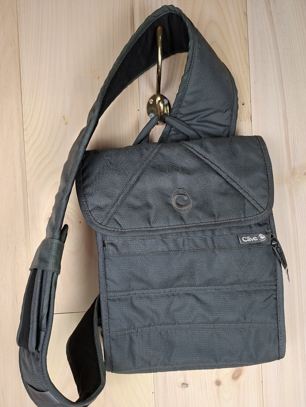 Clive Crossbody Messenger Gray Men's Bag, Non Zip Storage Adjustable Sling Bag